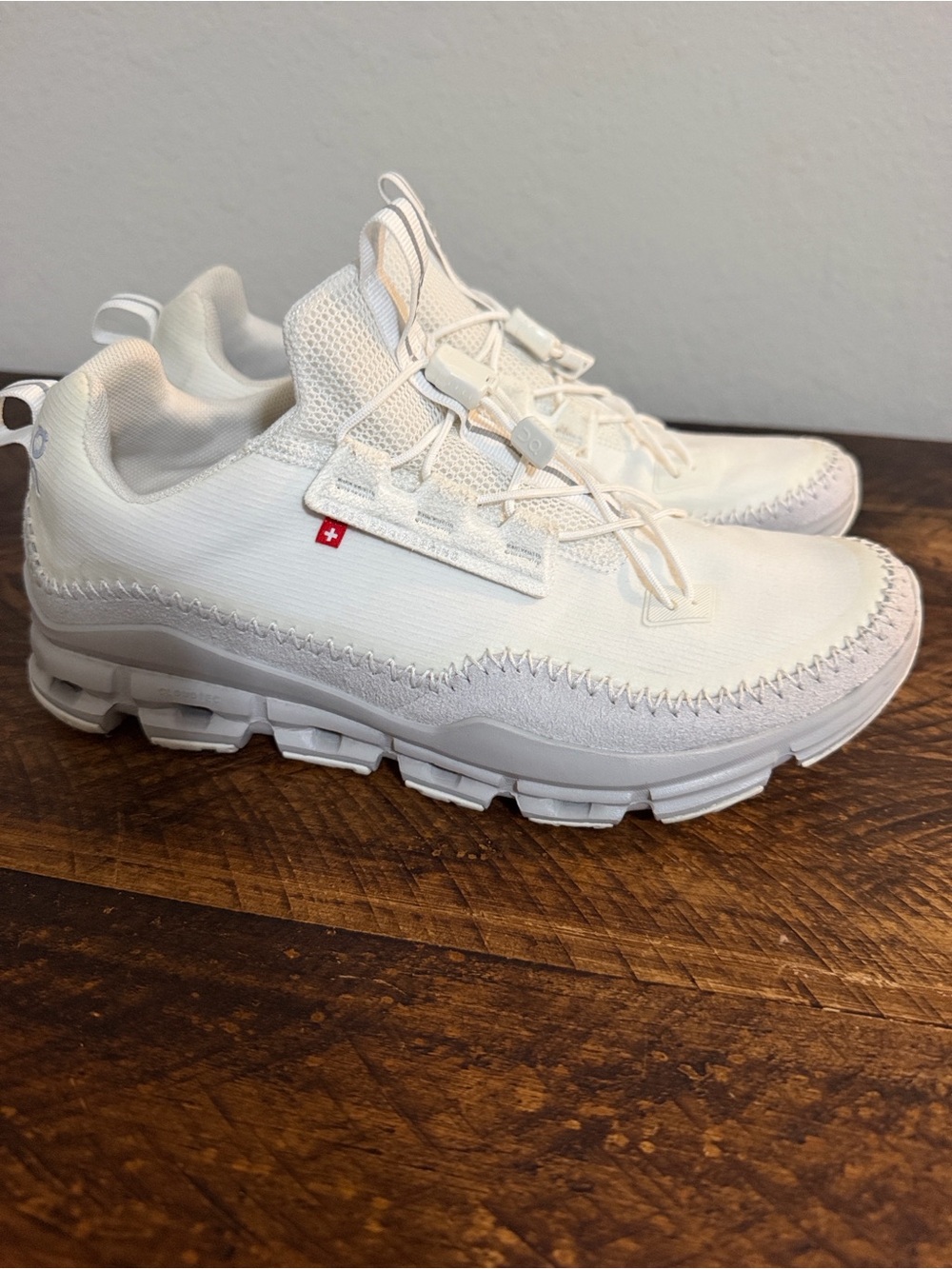 White Women's Athletic Sneakers with Subtle Red Flag Detail